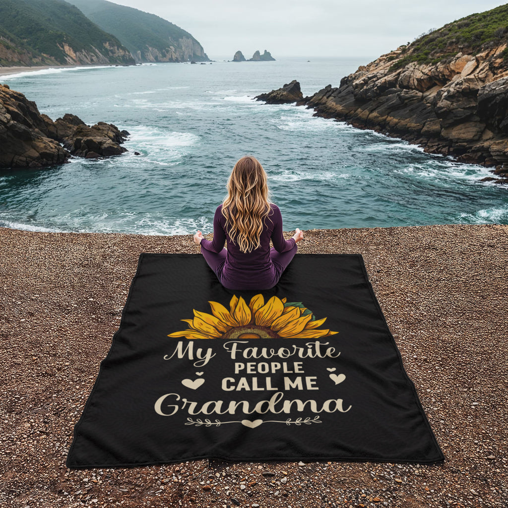 My Favorite People Call Me Grandma – Coral Fleece Blanket